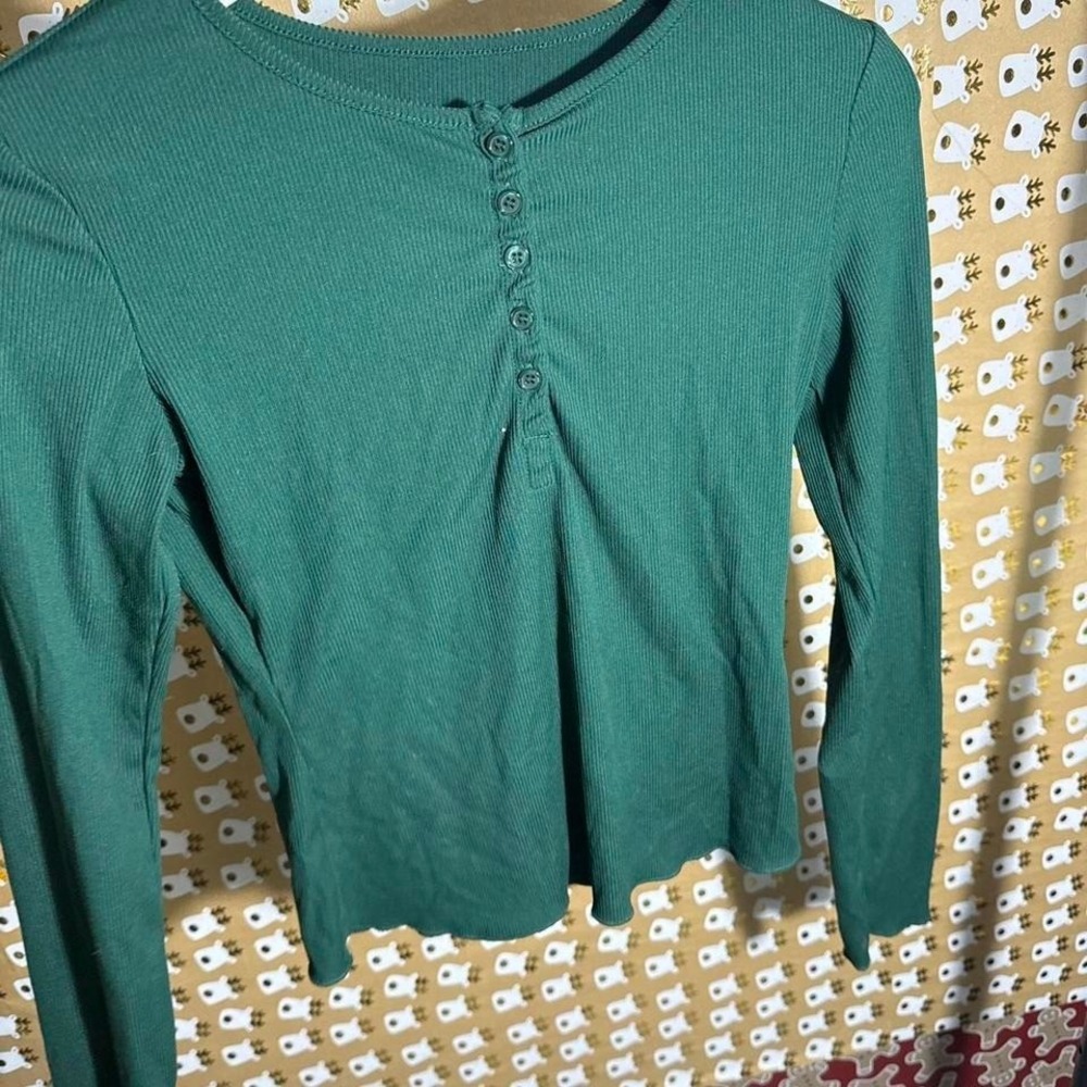 Green‎ long sleeve button up size small